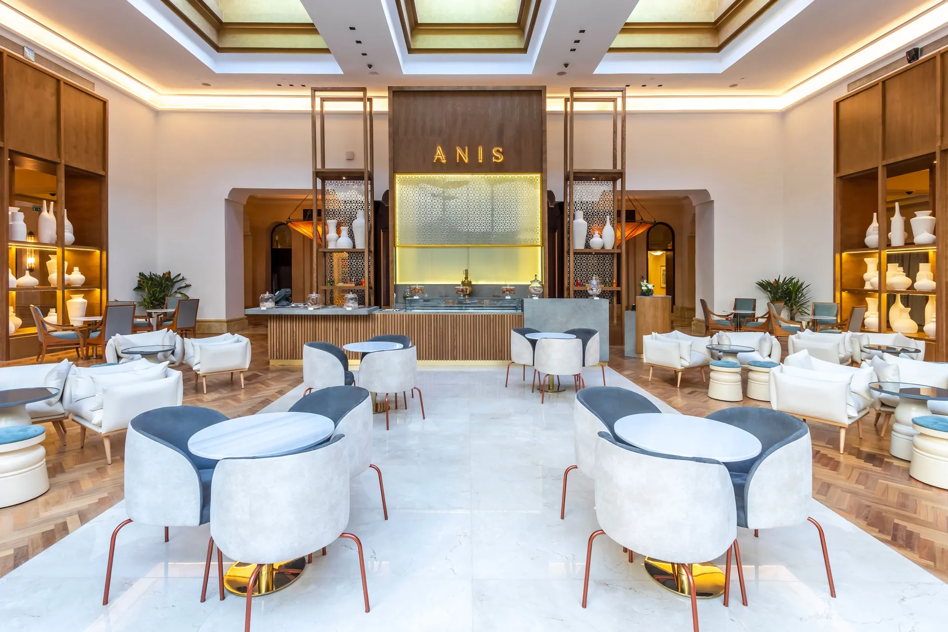 اللوبي في منتجع مازاغان لحظة العد التنازلي لرأس السنة